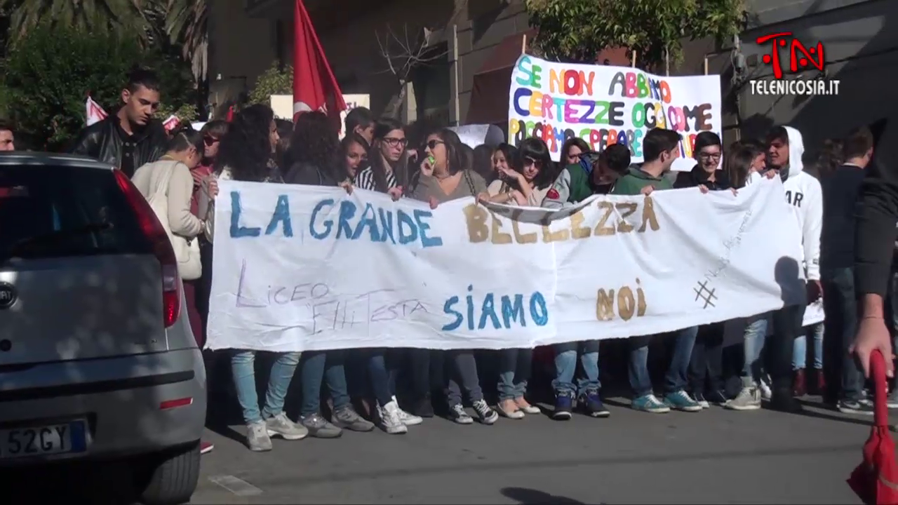 Gli studenti di Nicosia scendono in piazza