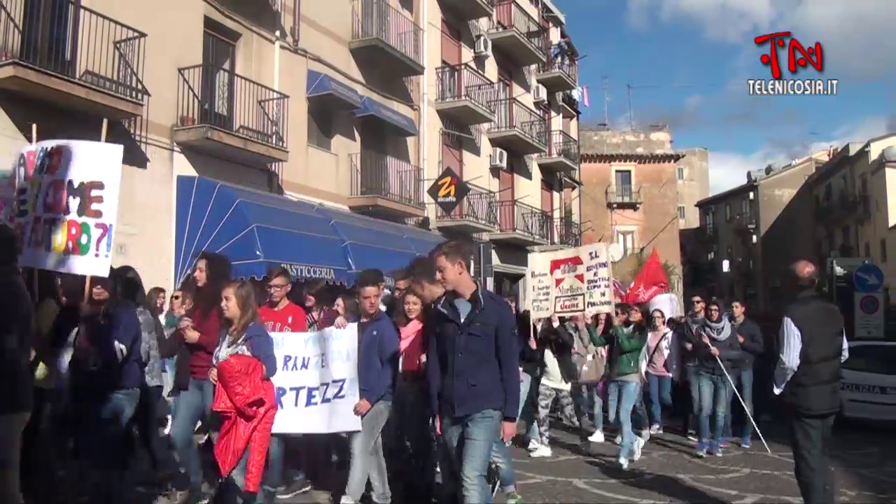 Gli studenti di Nicosia scendono in piazza