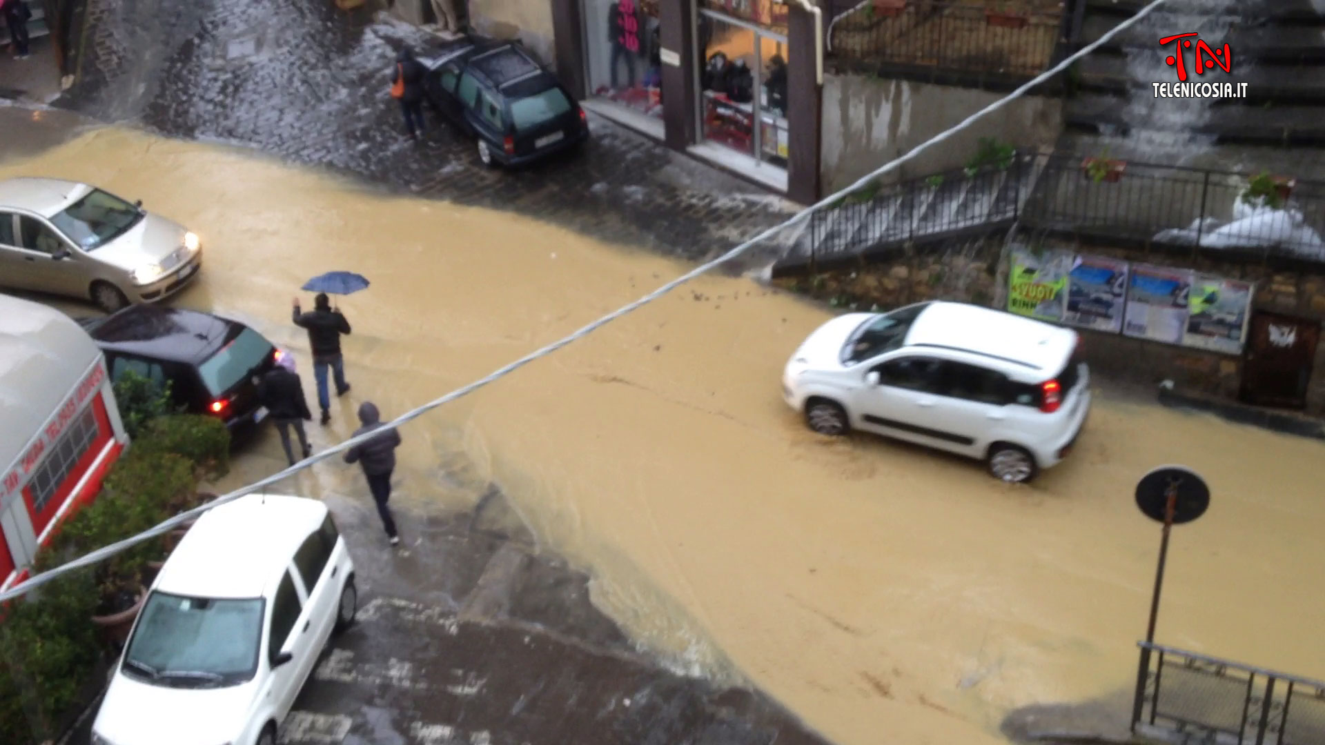 Improvvisi acquazzoni e grandinate