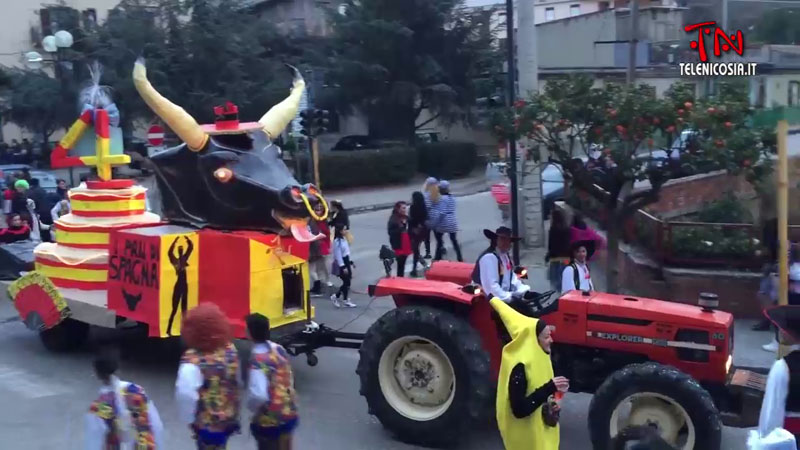 Leonforte, sfilate in maschera lungo il corso Umberto per il Carnevale 2015