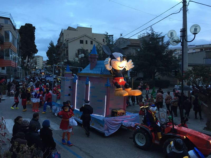 Leonforte, premiazione dei carri allegorici e dei gruppi in maschera