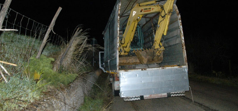 Calascibetta, la Polstrada evita il furto di un escavatore