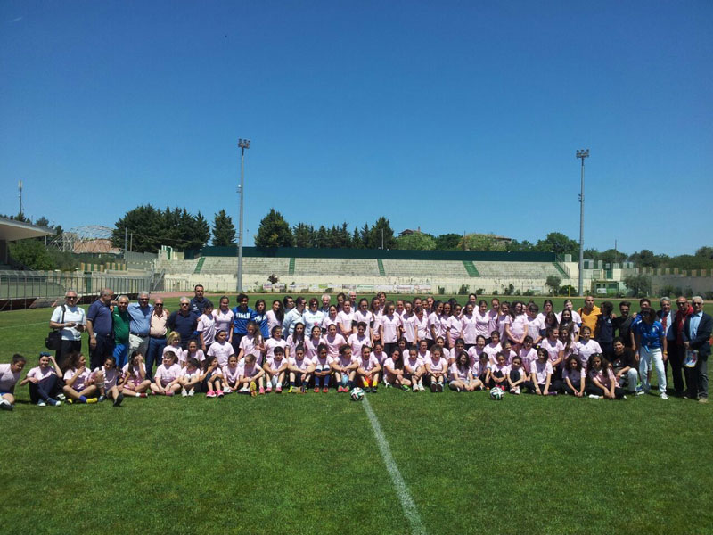 Leonforte, il nuovo stadio comunale si tinge di rosa in occasione del Women’s Football Day