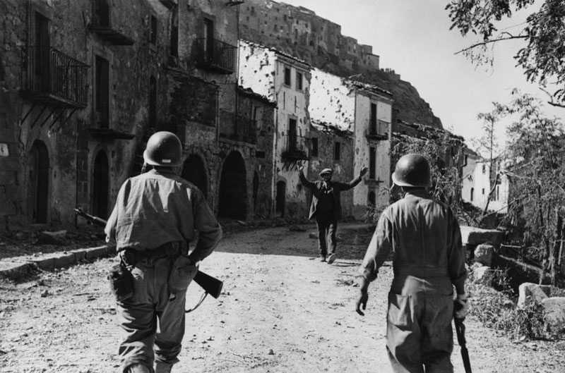 Troina, le foto di Robert Capa in mostra alla Torre Capitania dal 4 luglio al 13 settembre