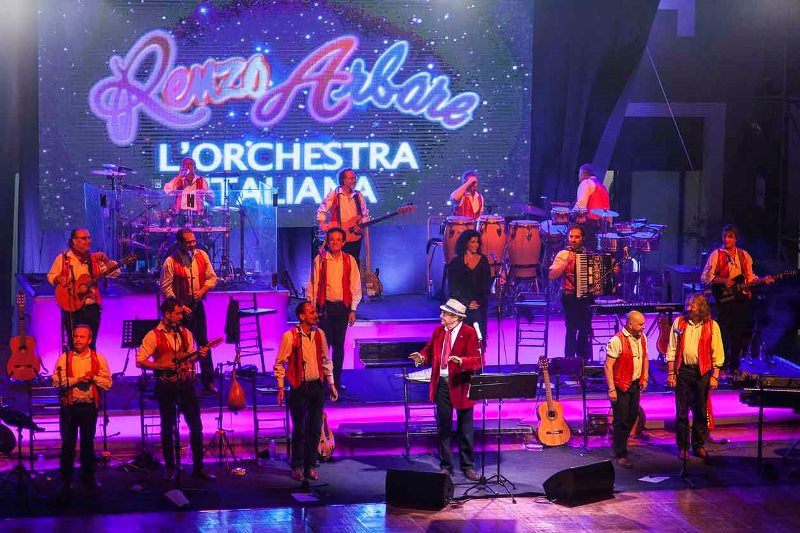 Oltre 20mila spettatori al Sicilia Outlet Village per ‘’Renzo Arbore l’Orchestra Italiana’’