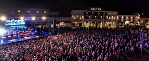 Oltre 20mila spettatori al Sicilia Outlet Village per ‘’Renzo Arbore l’Orchestra Italiana’’