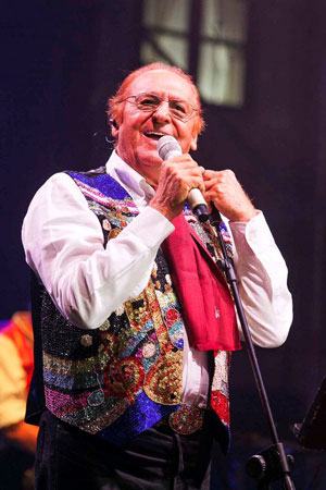 Oltre 20mila spettatori al Sicilia Outlet Village per ‘’Renzo Arbore l’Orchestra Italiana’’