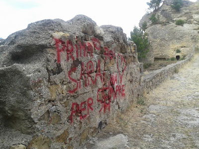 Nicosia, imbecilli in azione al castello