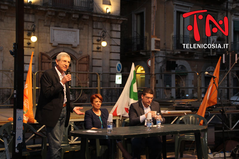 Nicosia, assemblea pubblica in piazza Garibaldi organizzata dal Partito Democratico