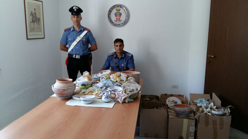 Santo Stefano di Camastra, denunciati dai carabinieri i Bonnie e Clyde della ceramica e sequestrati 300 oggetti