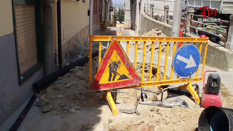 Nicosia, infiltrazioni d’acqua in via Miracoli