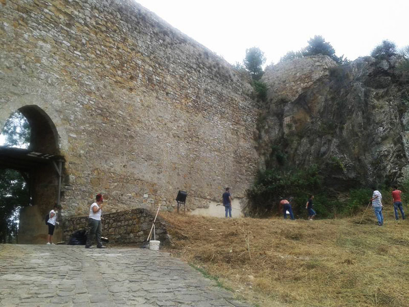 Nicosia, avviati i lavori volontari di pulizia del parco urbano del castello