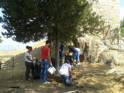 Nicosia, avviati i lavori volontari di pulizia del parco urbano del castello