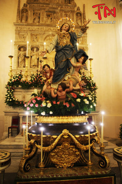 Nicosia, la processione dell’Assunta