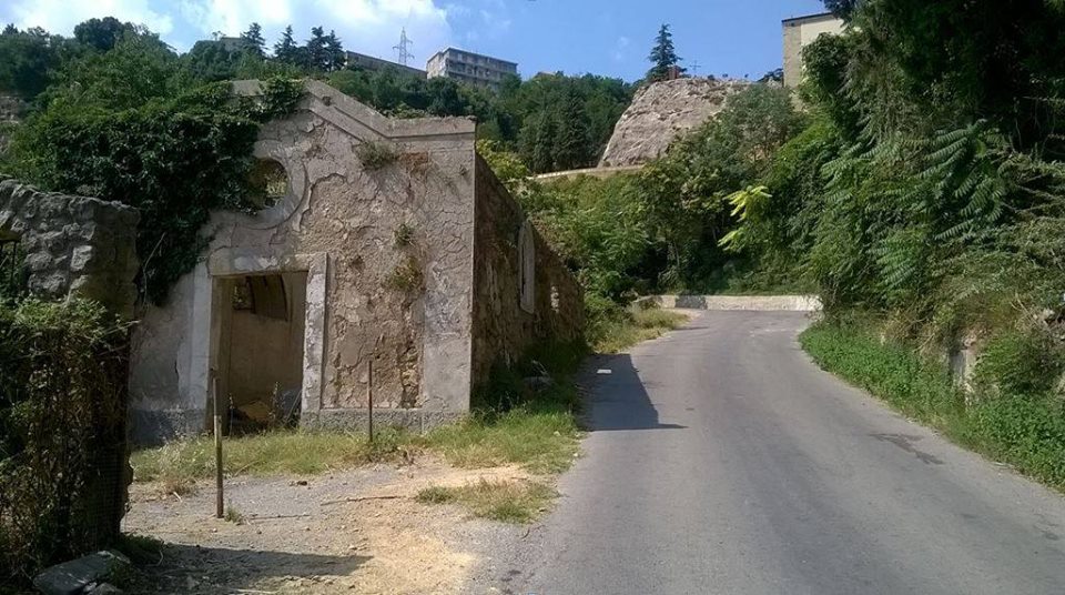 La festa va in discarica. Il M5S di EN si mobilita perchè venga rimosso l'amianto individuato a Papardura prima della festa del Ss. Crocifisso