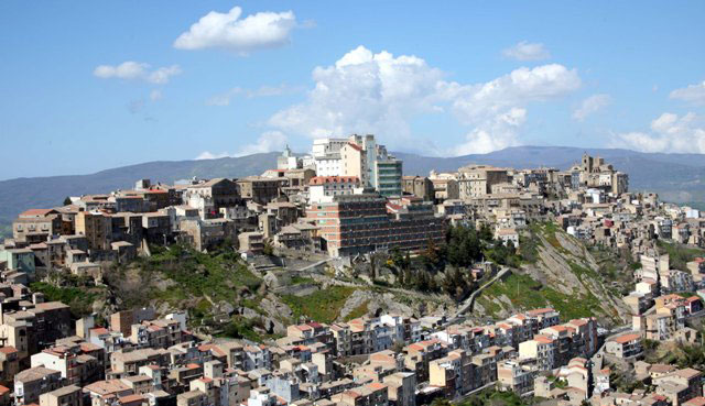 Ritardi della Regione Sicilia, avviate le procedure di mobilità per i dipendenti dell’OASI Maria SS. di Troina