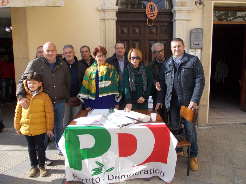 Ad Agira banchetto del PD, On. Greco ‘’E' importante promuovere partecipazione e impegno’’