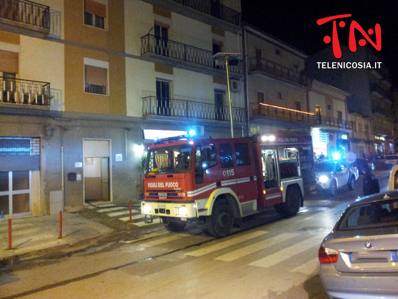 Nicosia, incendio in un appartamento di via Vittorio Emanuele