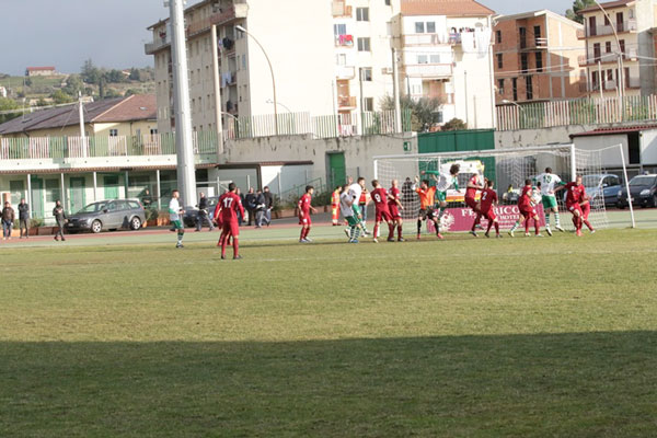 Leonfortese tra le grandi. Batte 3-2 la Reggina e sale in zona play-off