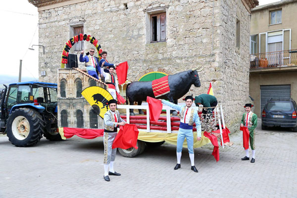 La prima sfilata del Carnevale 2016 a Villadoro