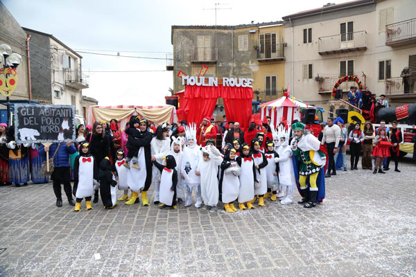 La prima sfilata del Carnevale 2016 a Villadoro