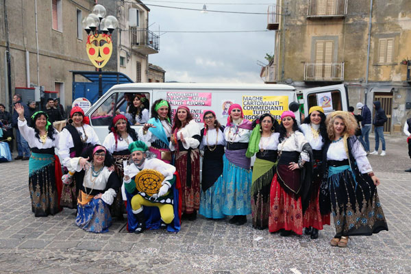 La prima sfilata del Carnevale 2016 a Villadoro