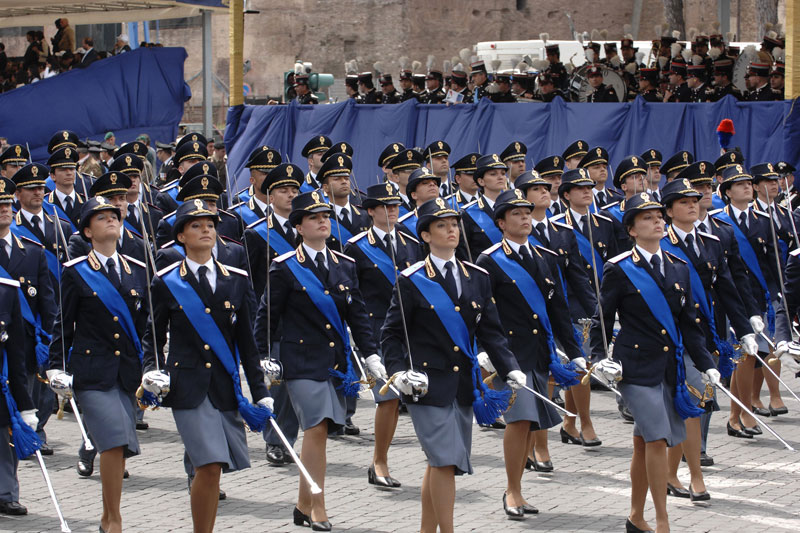 Enna, la Polizia di Stato con le donne