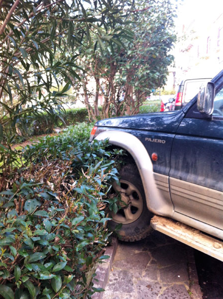 Nicosia, continua la piaga del parcheggio selvaggio