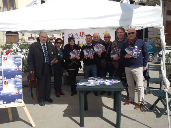 Il Meet Up Nicosia 5 Stelle in piazza per promuovere il referendum del 17 aprile