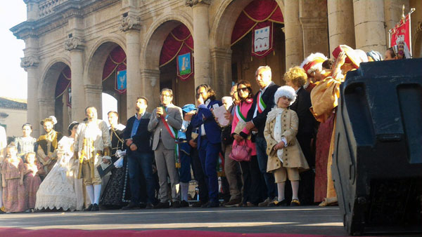 Il corteo storico di Nicosia al Palio dei tre Valli di Sicilia a Noto