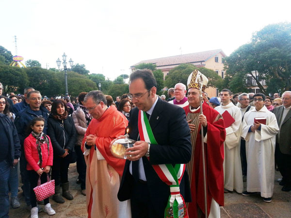 Gangi, duemila fedeli per accensione della lampada della preghiera