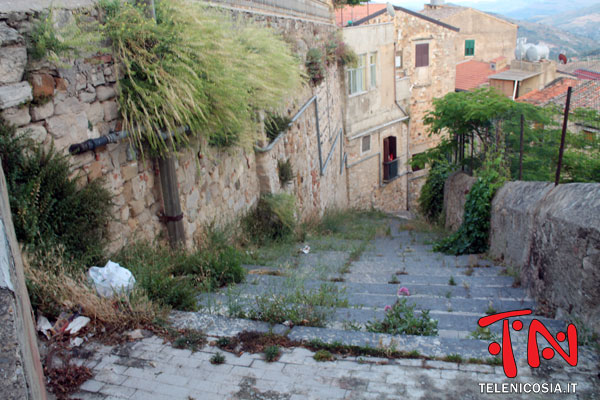 Nicosia, degrado e sporcizia nel quartiere di Santa Maria Maggiore