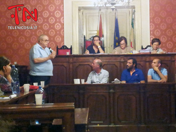 Nicosia, in consiglio comunale si è discusso dell’incarico alle due assistenti sociali