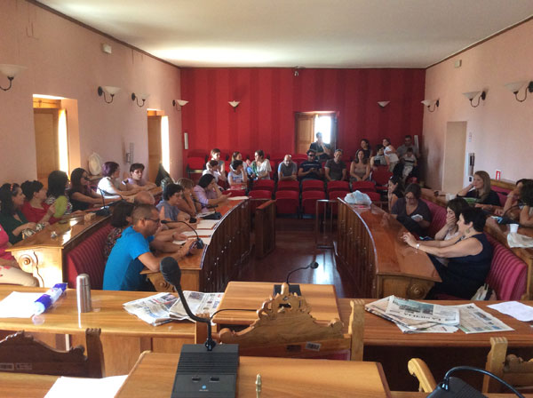 Occupata a oltranza, dai dipendenti dell’Oasi, l’aula consiliare del comune di Troina