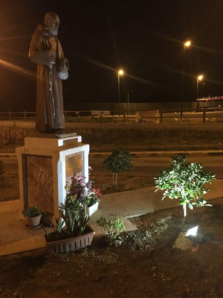 Nicosia, illuminato il monumento a San Felice in contrada Panotto