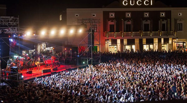 Concerto da record per Francesco De Gregori, trentamila persone a Sicilia Outlet Village