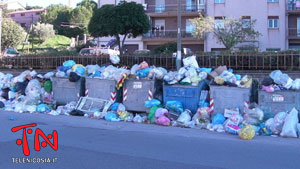 Nicosia, ancora rifiuti per le strade