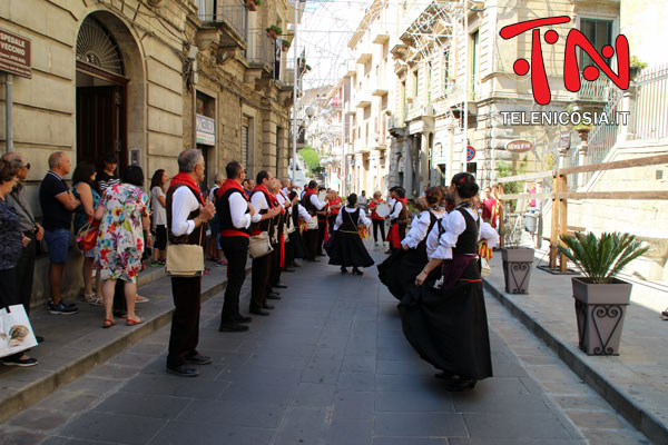 Celebrato a Nicosia il dolce tipico con la seconda sagra del nocattolo