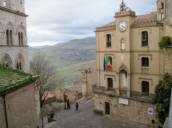 Gangi, pioggia di milioni per riqualificazione centro storico e campo sportivo