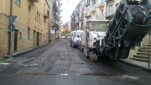 Nicosia, continuano i lavori di manutenzione stradale nel centro urbano