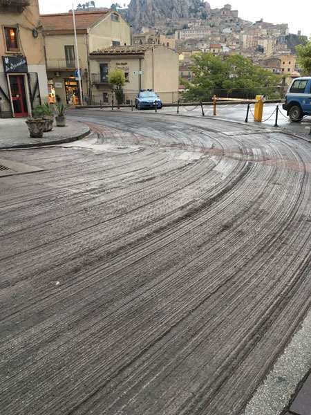 Nicosia, continuano i lavori di manutenzione stradale nel centro urbano