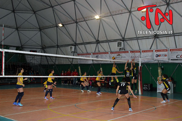 Volley femminile, la NAF Nicosia travolge la Kentron Enna