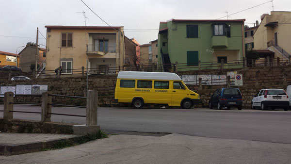 Nicosia, scuolabus fermo in via Nazionale