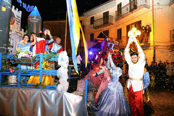 Villadoro, un’edizione colorata e divertente del carnevale 2017