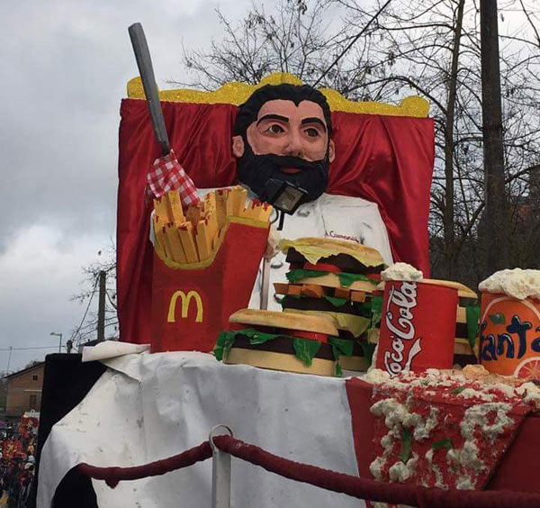 Troina, in migliaia alla sfilata del martedì grasso del carnevale 2017