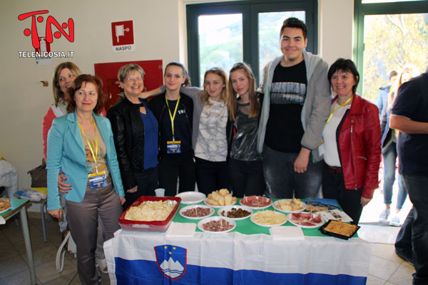 Nicosia, profumi e sapori europei alla cena dell’Erasmus+