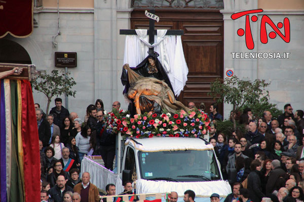 Nicosia, il Venerdì Santo con la Processione del Padre della Provvidenza