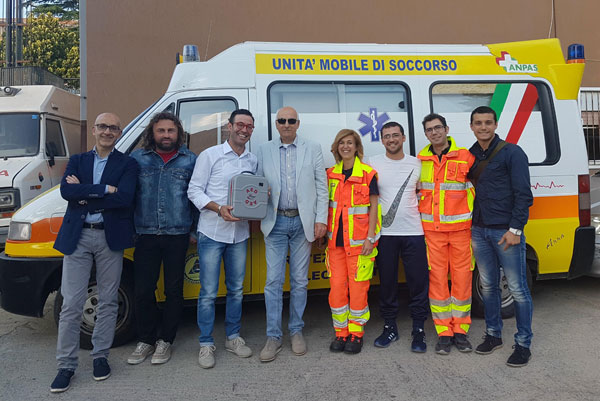 Leonforte, l’associazione Milan Club-Gente di Cuore consegna un defibrillatore alla Protezione civile