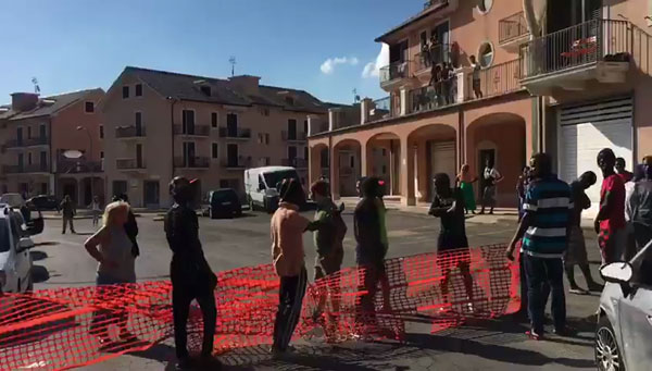 Piazza Armerina, arrestati dieci extracomunitari per resistenza continuata e per il blocco stradale