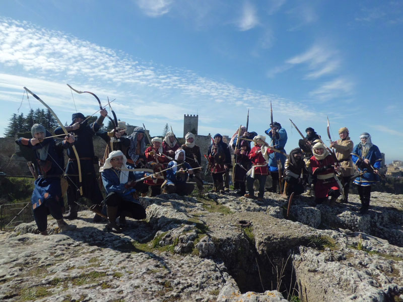 Donazione alla Croce Rossa da parte della Compagnia Arcieri del	Castello